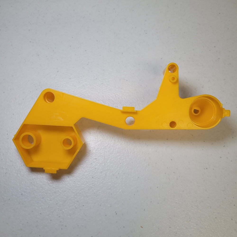 2004 Mouse Trap Board Game Replacement Piece Yellow Plastic Base A 1‎